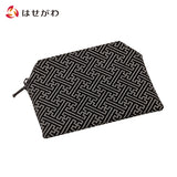 仏具 印伝調ファスナー付念珠袋 サヤ 黒 特徴 1